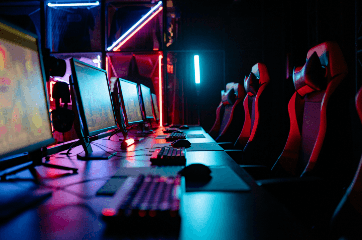 From Esports HUDs to Instant Game Prompts: Why Clear Signals Matter